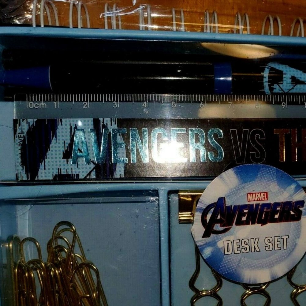 Marvel Avengers Vs. Thanos Desk Set